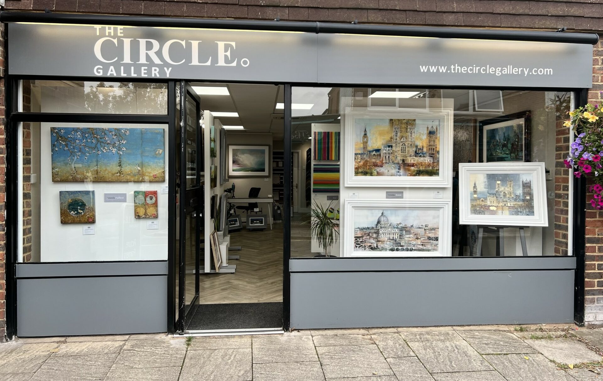The Circle Gallery on Sunninghill High Street CommunityAd