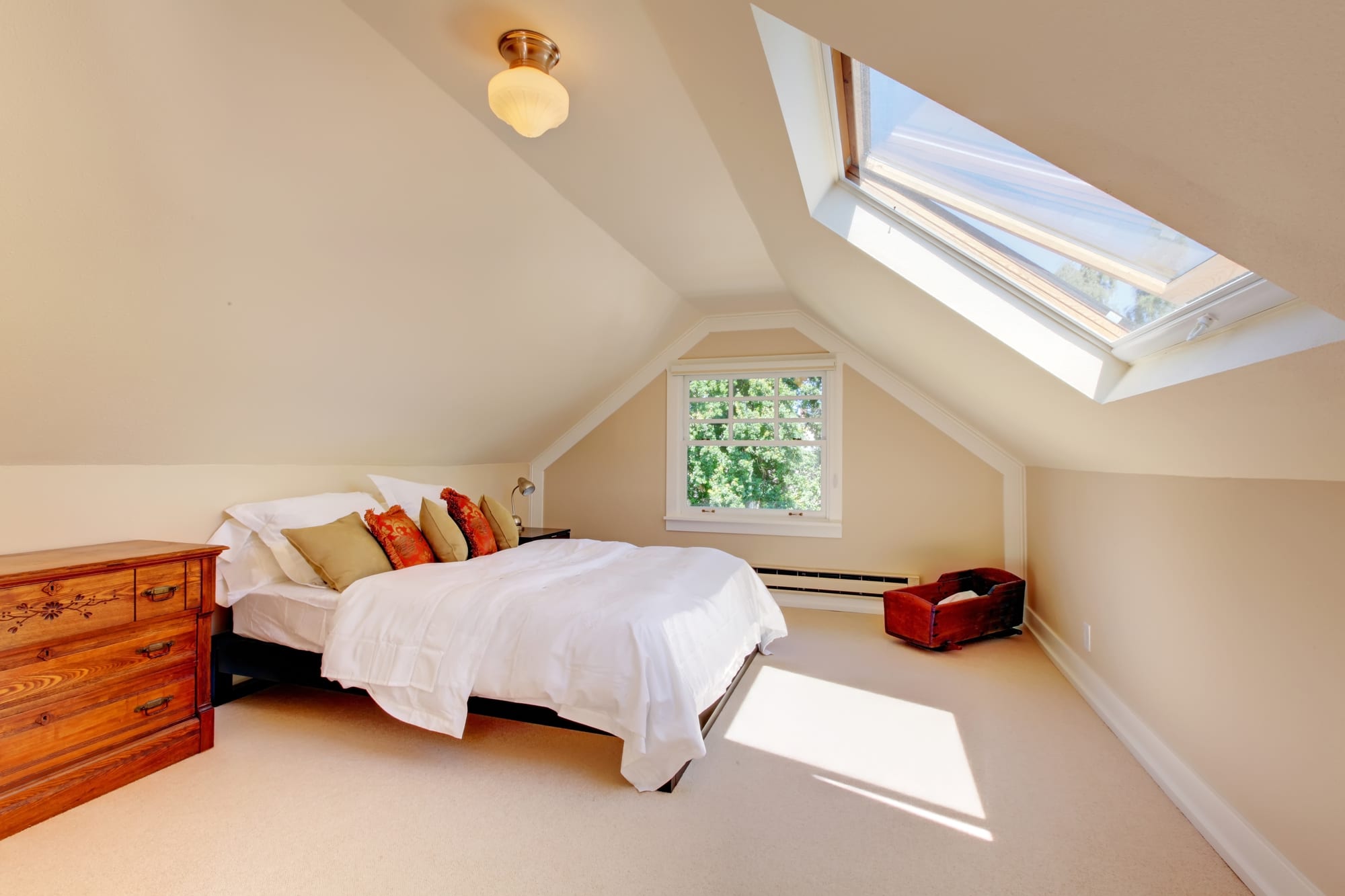 The Benefits Of Installing A Bedroom Skylight For Natural Light
