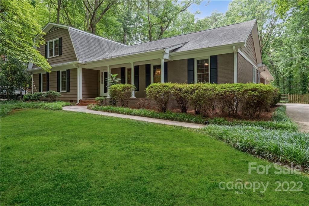 717 Stratfordshire Drive, Matthews, NC 28105 Compass