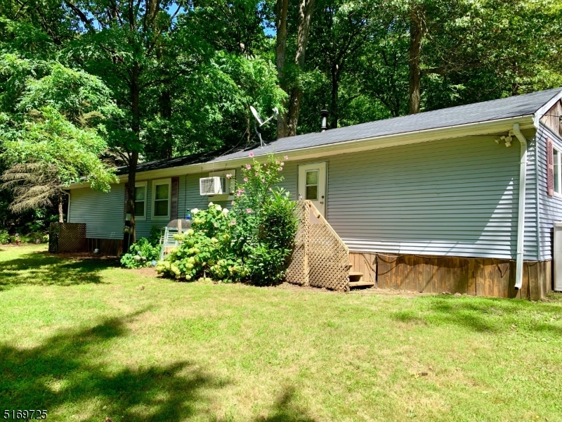 4 Sherwood Park, Unit 4, Long Valley, NJ 07853 Compass