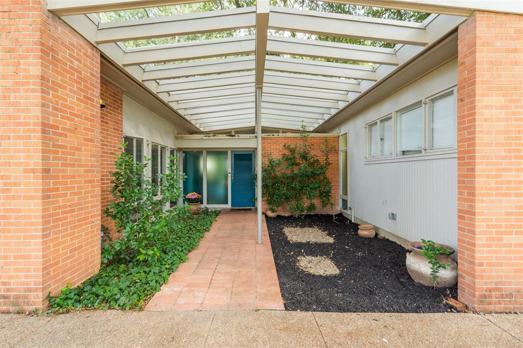 2601 Hartwood Drive, Fort Worth, TX 76109 Compass