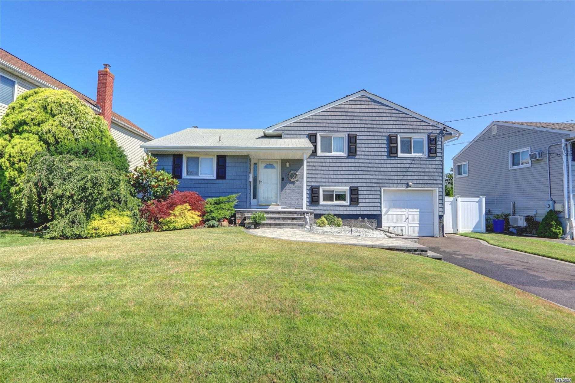 10 Jomarr Place, Massapequa, NY 11758 Compass