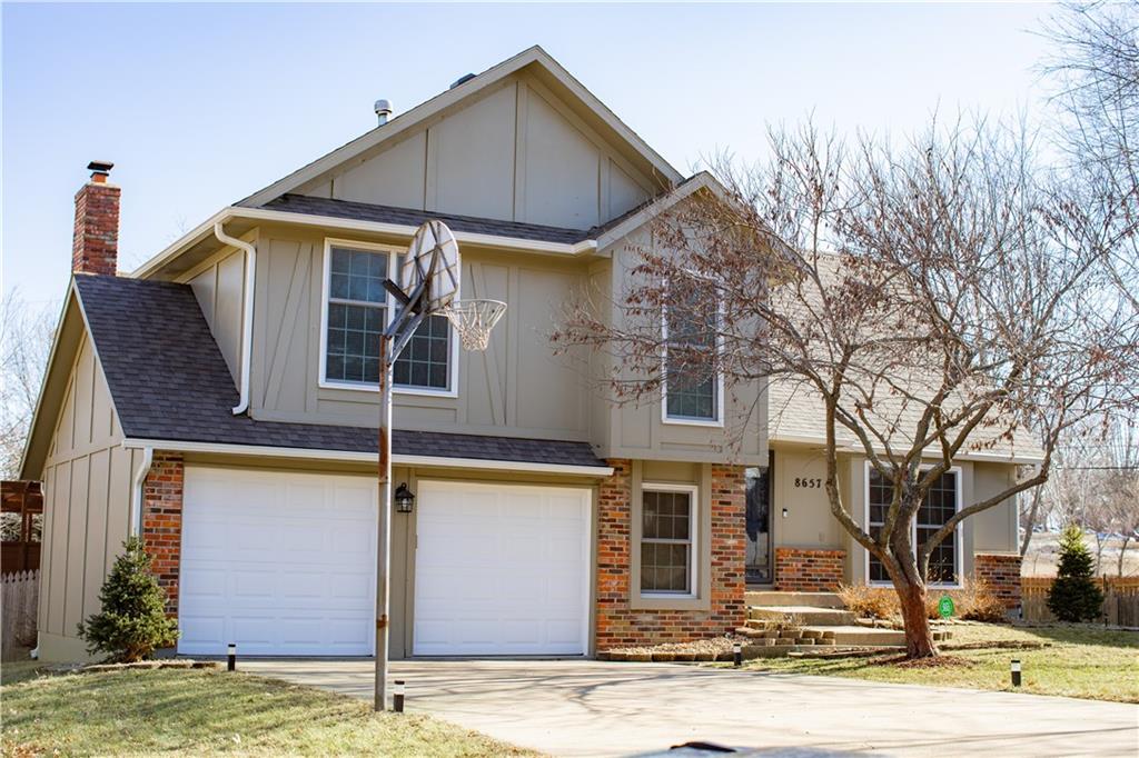 8657 Greenway Lane, Lenexa, KS 66215 Compass