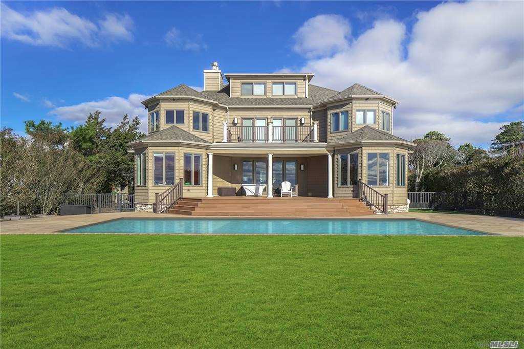 10 Last Lane, Hampton Bays, NY 11946 Compass