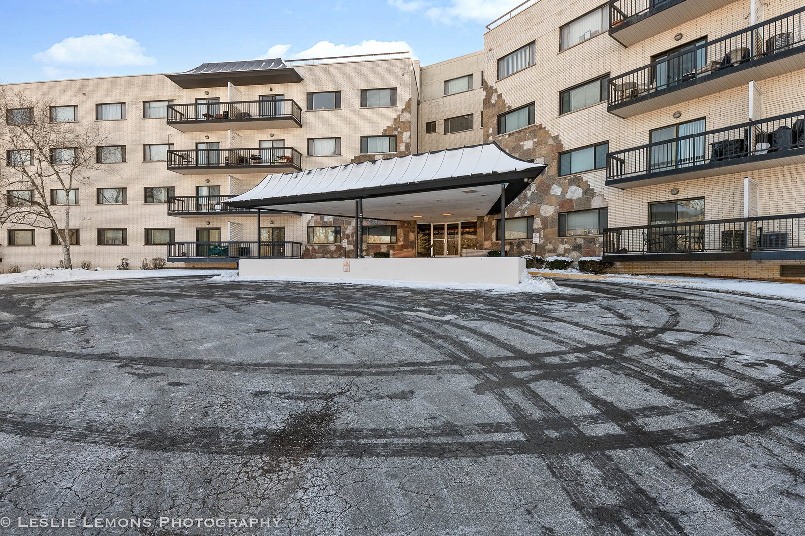 6700 South Brainard Avenue, Unit 220, Countryside, IL 60525 Compass