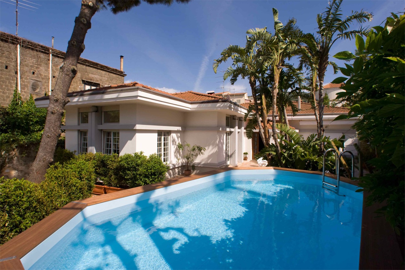 5 Bedroom Vacation Villa For Rent in Sorrento