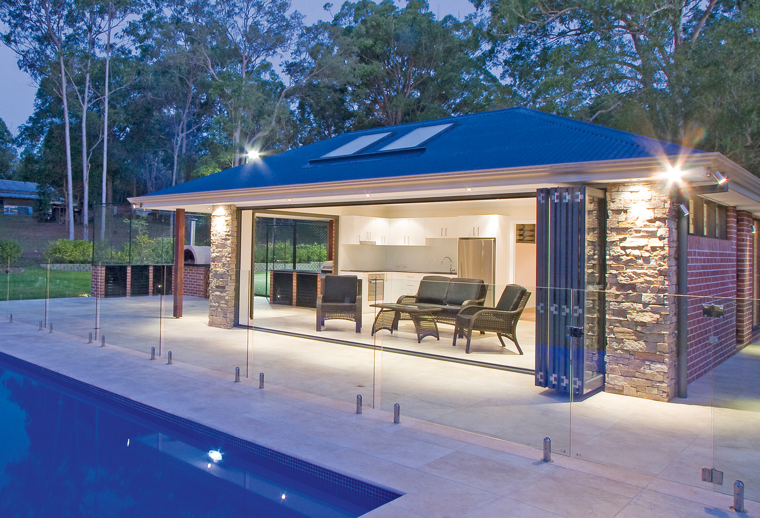 Cabana and Pool Perfect for entertaining Completehome