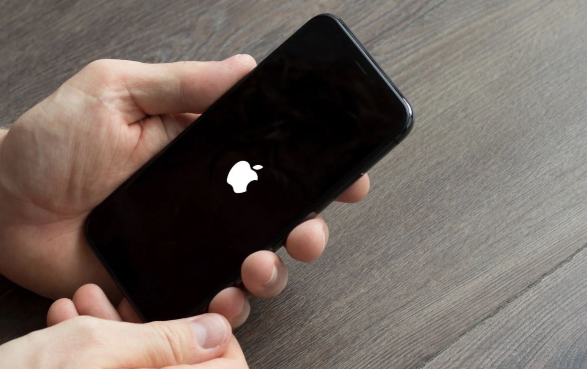 What To Do if iPhone is Stuck on Apple logo [2021 January] Compsmag