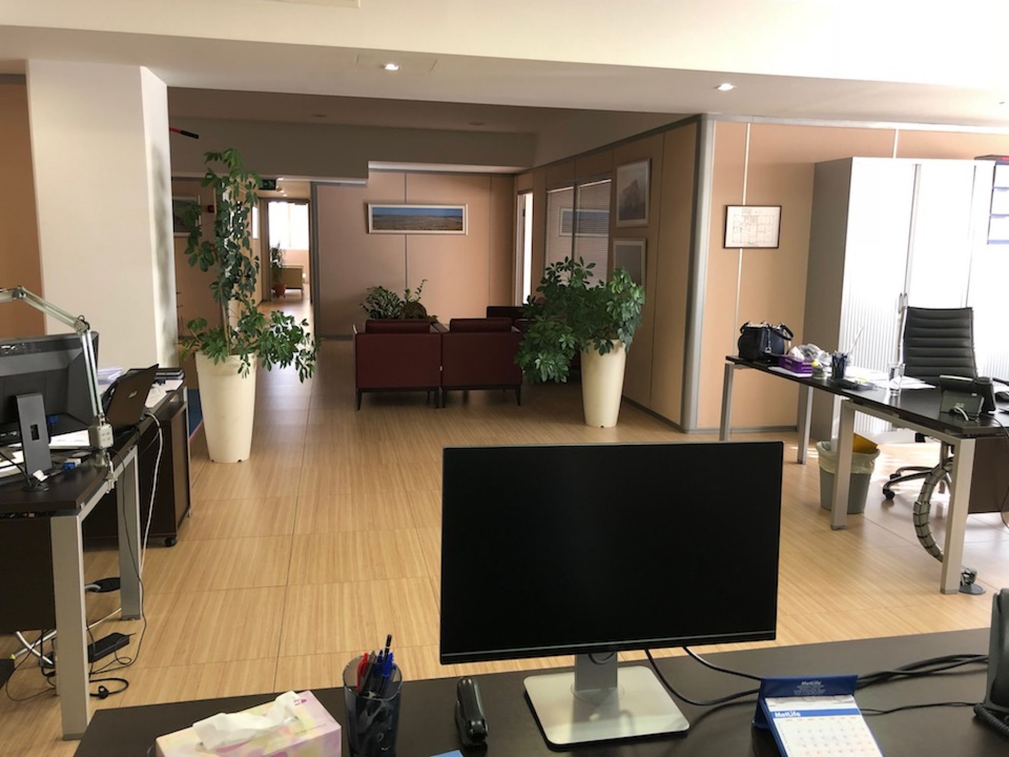 VERY LARGE Modern office space available for rent in Linopetra