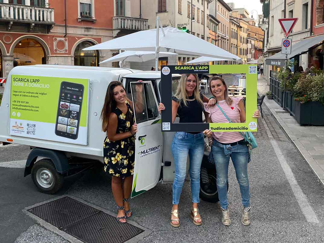 Udine Da Il Benvenuto A Dina L Ape Car Elettrica Che Consegna A Domicilio