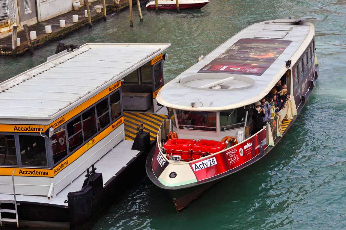 Lavazza to showcase the new Qualità Oro image on a water bus in Venice