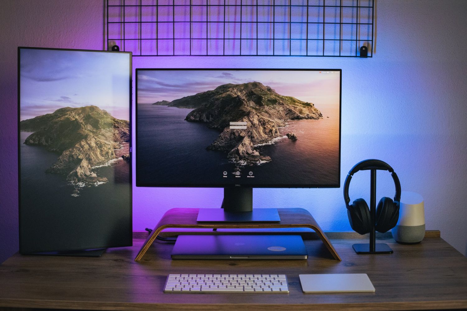 A Beginner's Guide to MultiMonitor Setup & Configuration Concept Phones