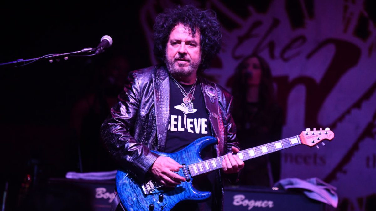 Steve Lukather 64 años cumple el líder y guitarrista de Toto — Radio Concierto Chile