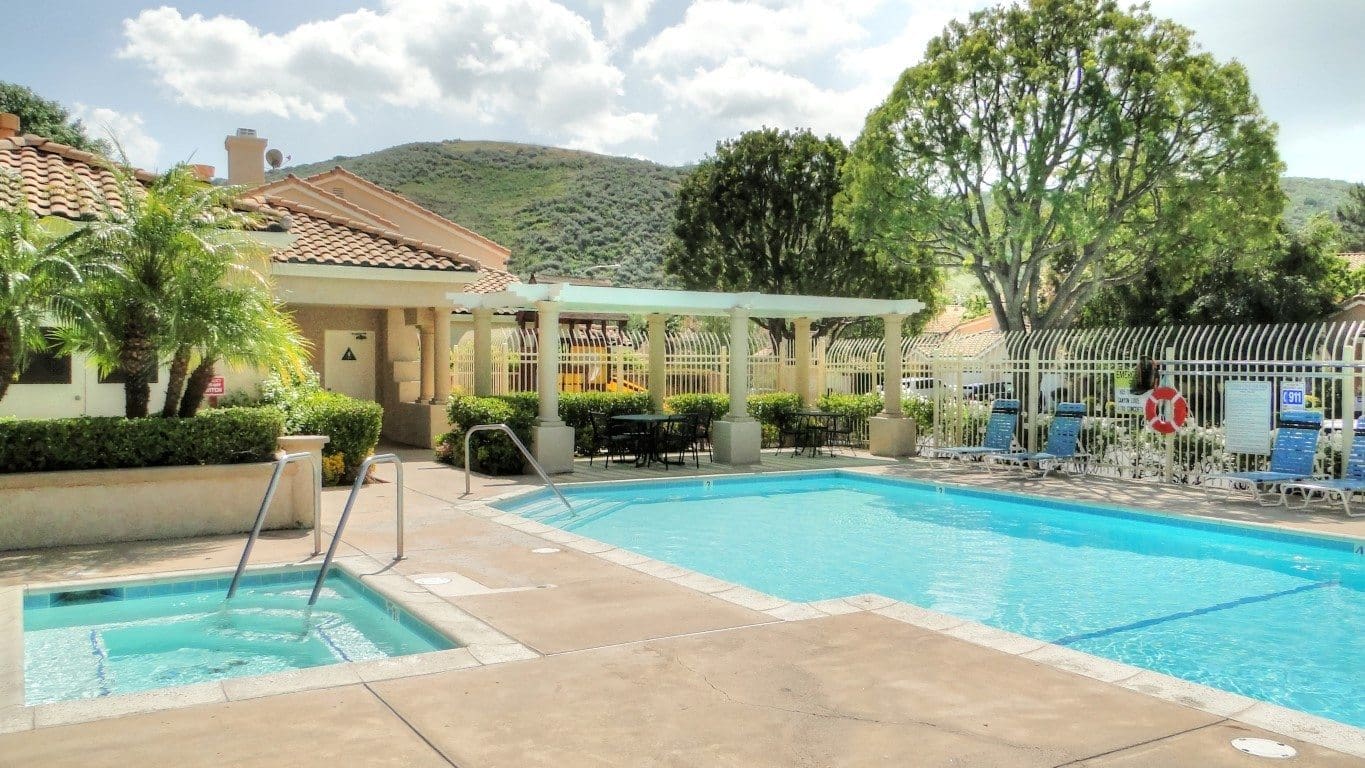 Canyon Cove Duplex Homes Oak Park, CA (800k1 mil)