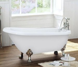 baignoire blanche sur pieds