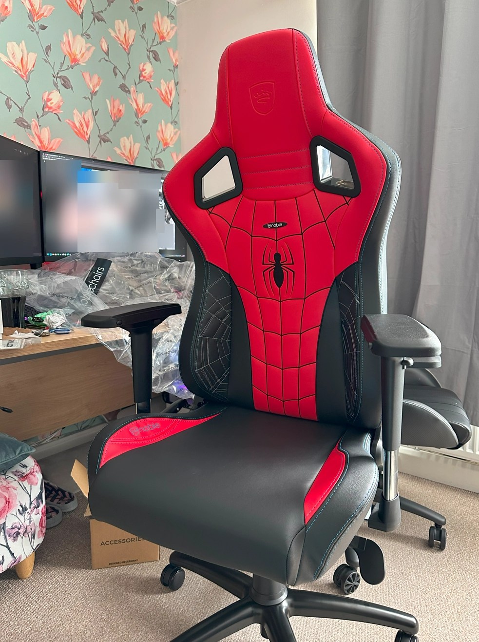 noblechairs EPIC Gaming Chair SpiderMan Edition Review Controller