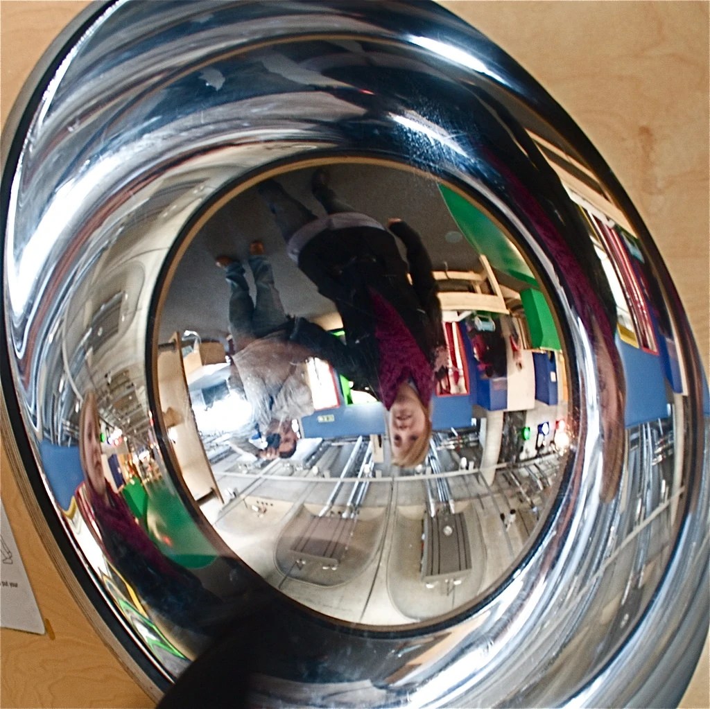 Difference Between Concave and Convex Mirrors Convex Mirrors