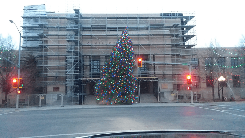 Christmas Stroll Great Falls Mt 2022 The Leaning Tree Of Great Falls - Cookies & Cowpies Weblog