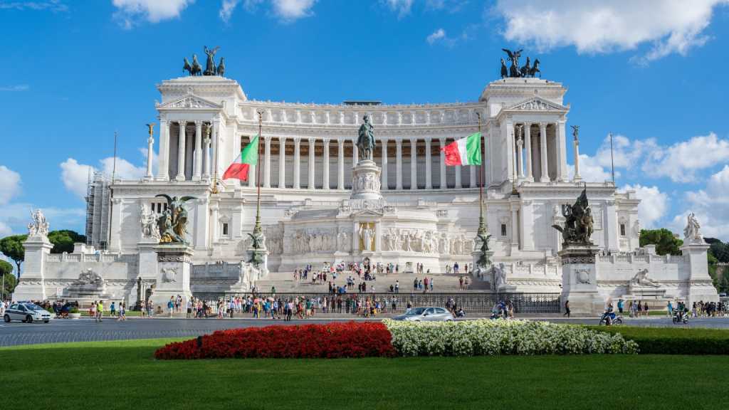 Venice square cool guide4you