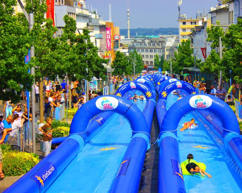 Wasserrutsche XXL Wasserspaß in Köln und Mönchengladbach