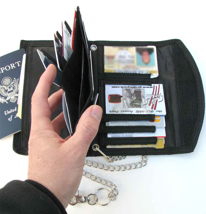 Clinch Wallet Lets You Carry 30 Cards, Guarantees They Won’t Slip