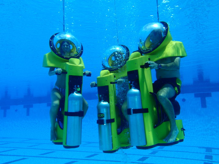 HydroBOB Is An Underwater Scooter Ride