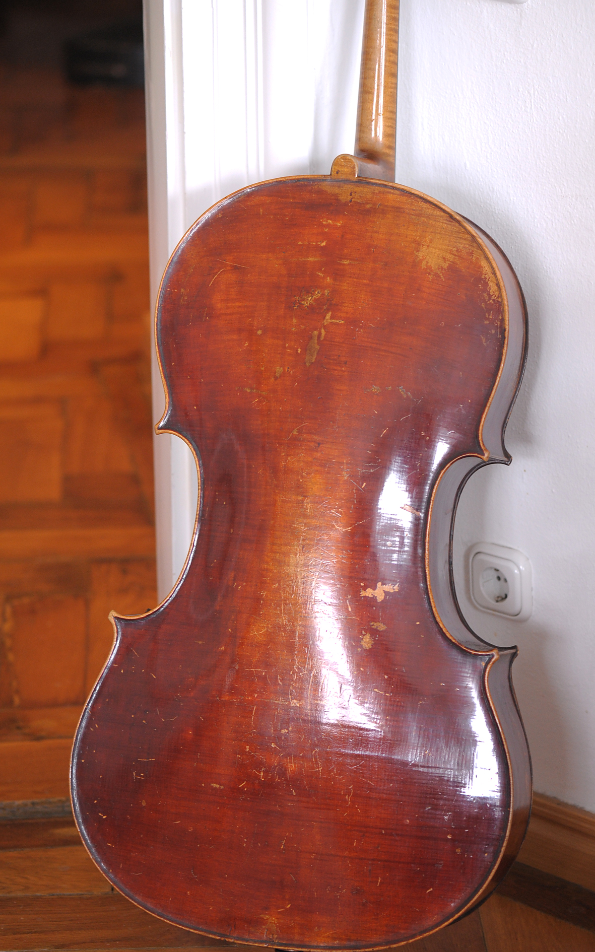 Fine Neuner & Hornsteiner cello, Mittenwald, approx. 1870 Cellos