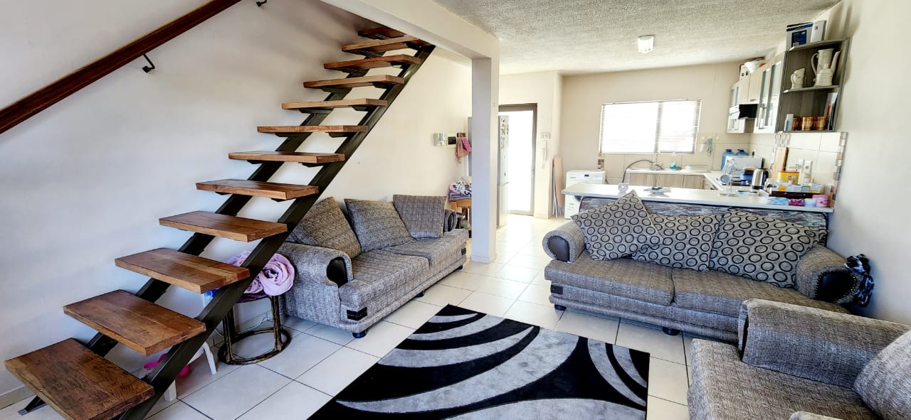 UMTALI KLEINE KUPPE Corniel Nel Real Estate