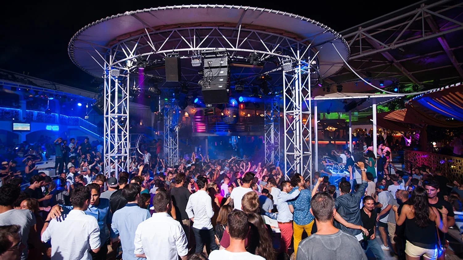 Via Notte la plus grande discothèque d'Europe à ciel ouvert ! Corse Location Villa