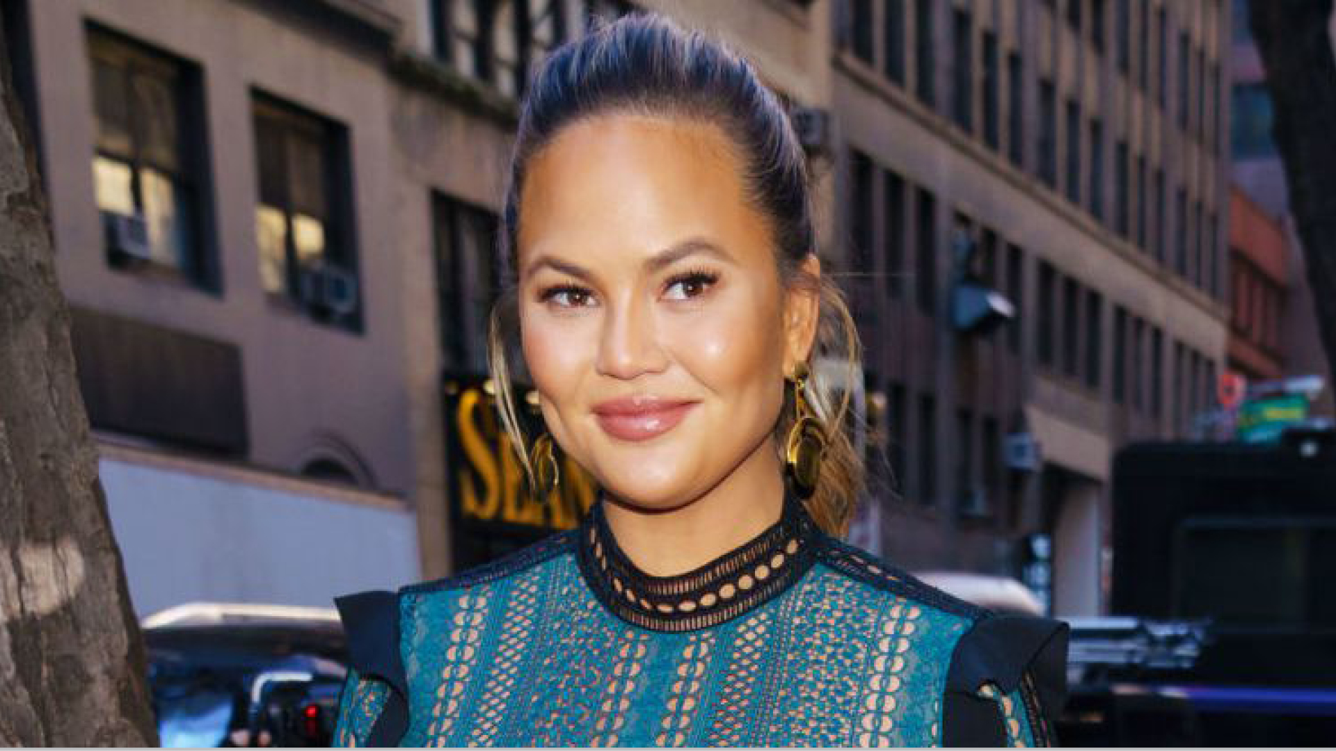 Chrissy Teigen Deserves A Pay Rise For This Clapback After Someone