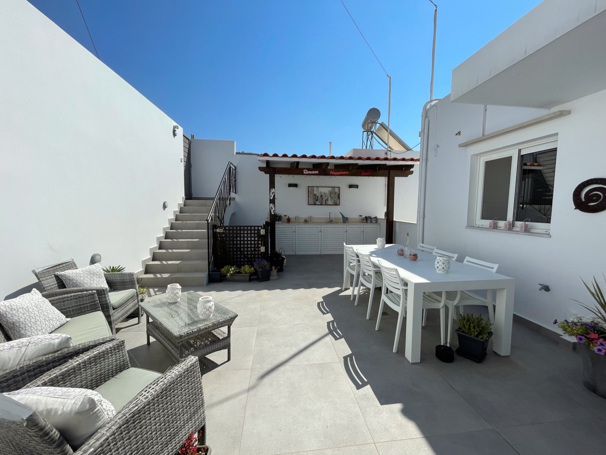 Stunning Villa With Breathtaking Views For Sale In Exopoli