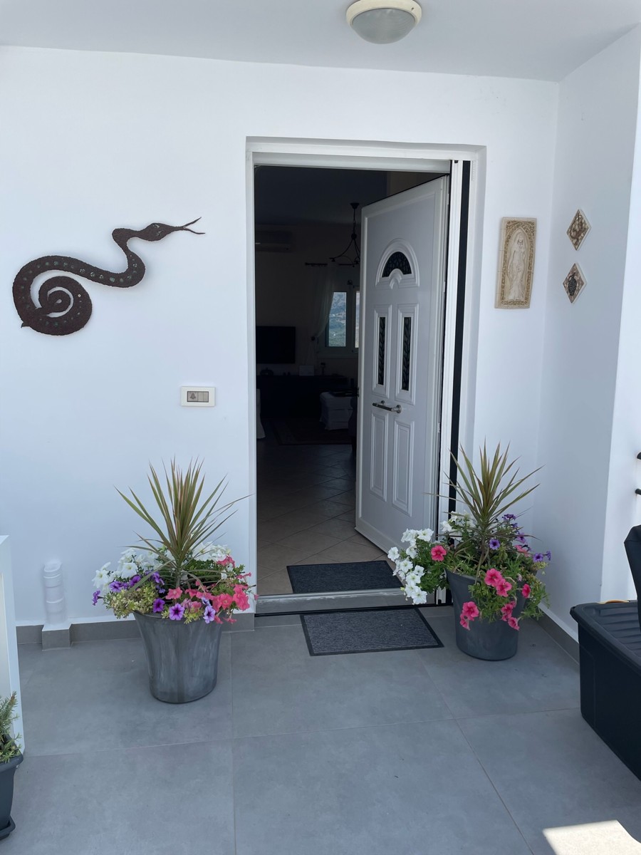 Stunning Villa With Breathtaking Views For Sale In Exopoli