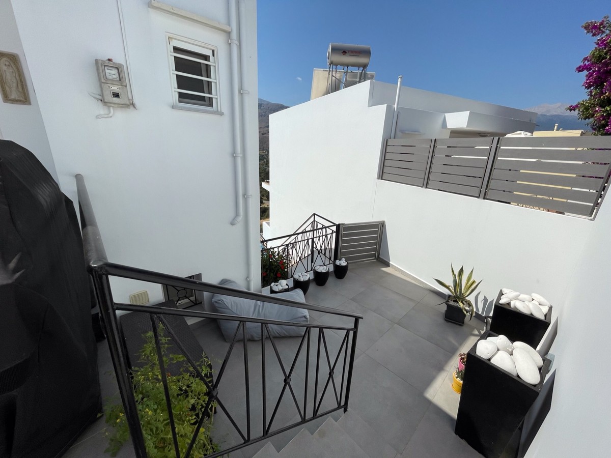 Stunning Villa With Breathtaking Views For Sale In Exopoli