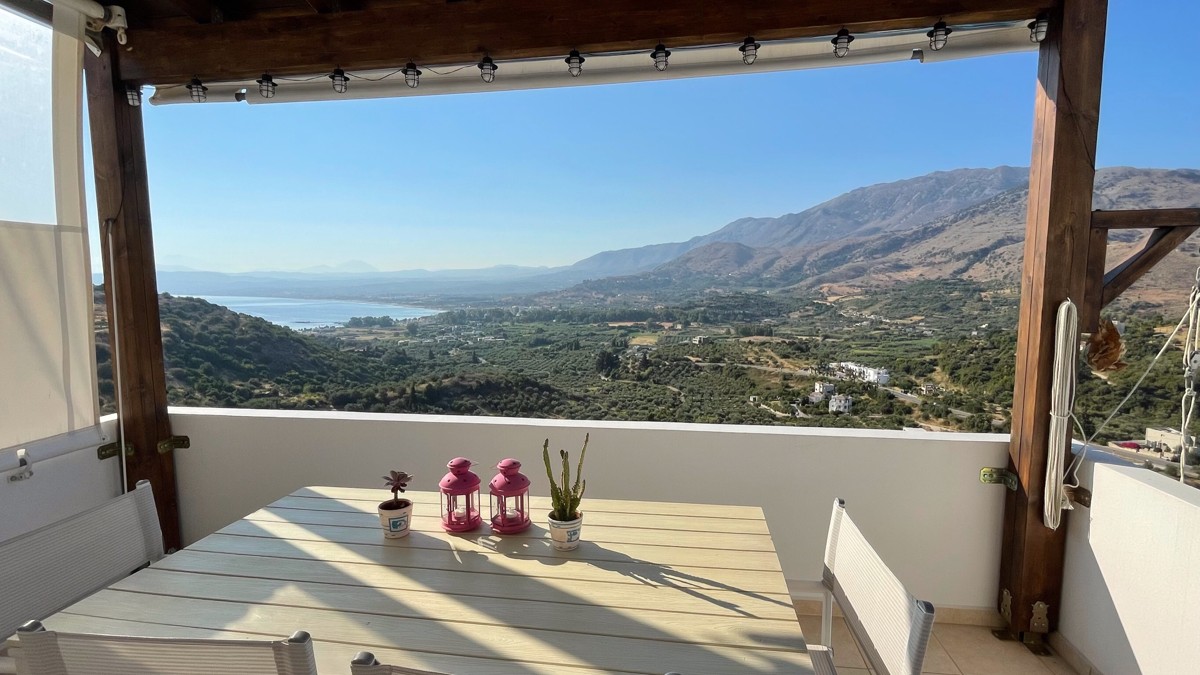 Stunning Villa With Breathtaking Views For Sale In Exopoli