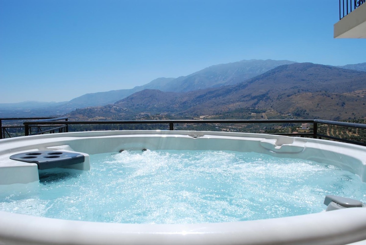 Stunning Villa With Breathtaking Views For Sale In Exopoli