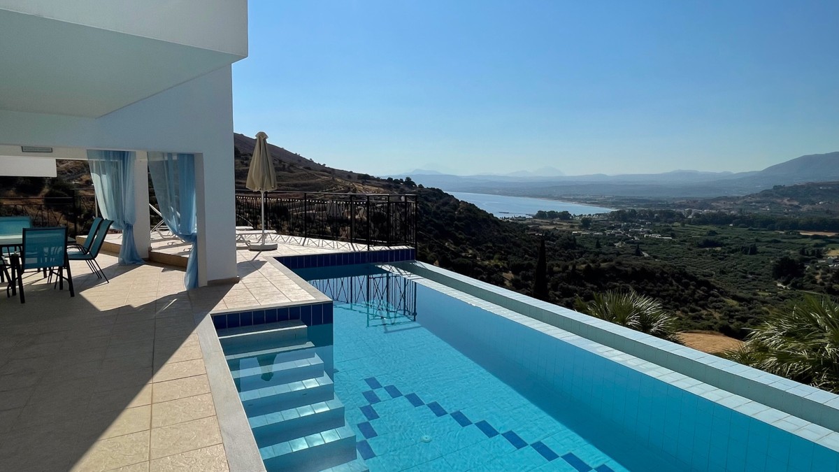 Stunning Villa With Breathtaking Views For Sale In Exopoli