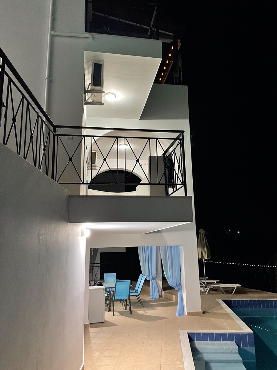 Stunning Villa With Breathtaking Views For Sale In Exopoli