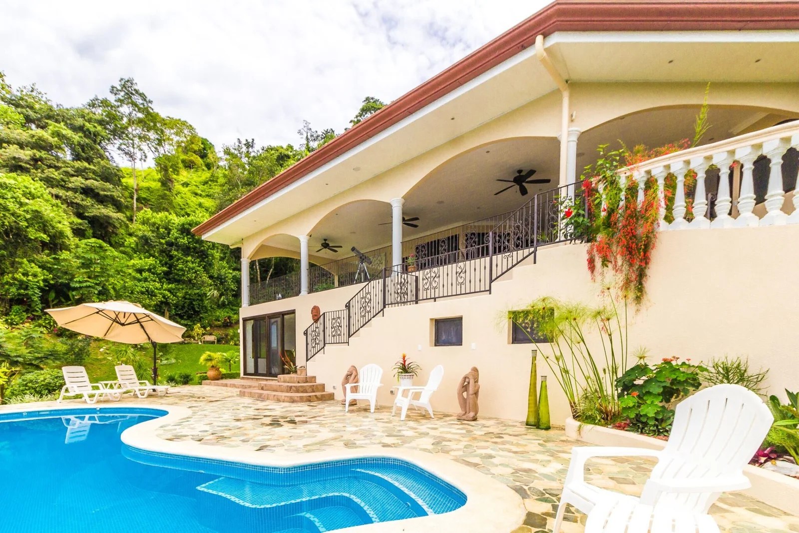 3.5 ACRES 3 Bedroom Ocean And Mountain View Home With Pool In Gated