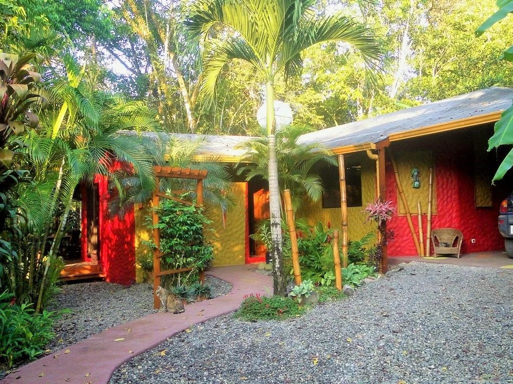 0.8 ACRES Succesful Award Winning Bed And Breakfast With Owner's Home