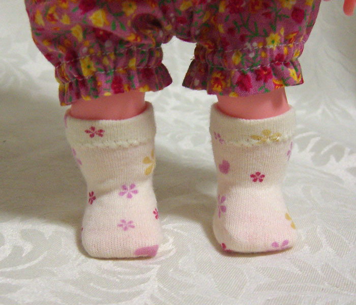 作り方☆「靴下（ソックス）」メルちゃん・はなちゃん・縫いぐるみバッジ等の人形に 無料型紙工房ことろ