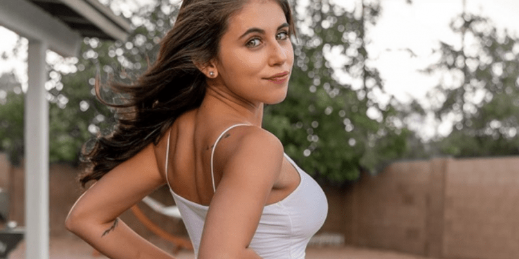 All You Need To Know About American Instagram Influencer Violet Summers