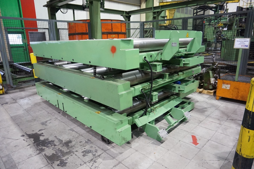 (3) x Schlak 3 Metre Powered Infeed Roller Tables