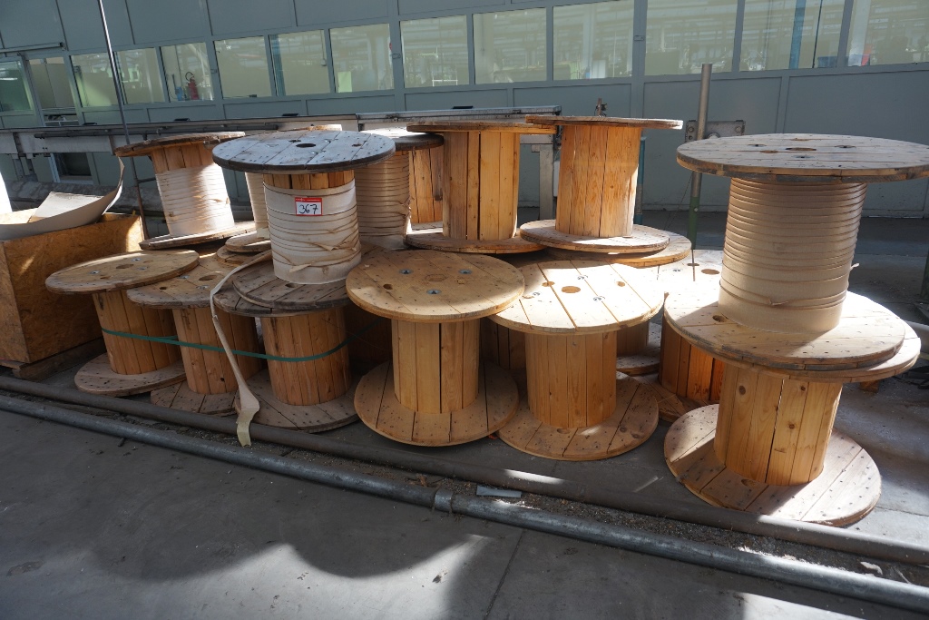 22 x 700mm Wooden Reels