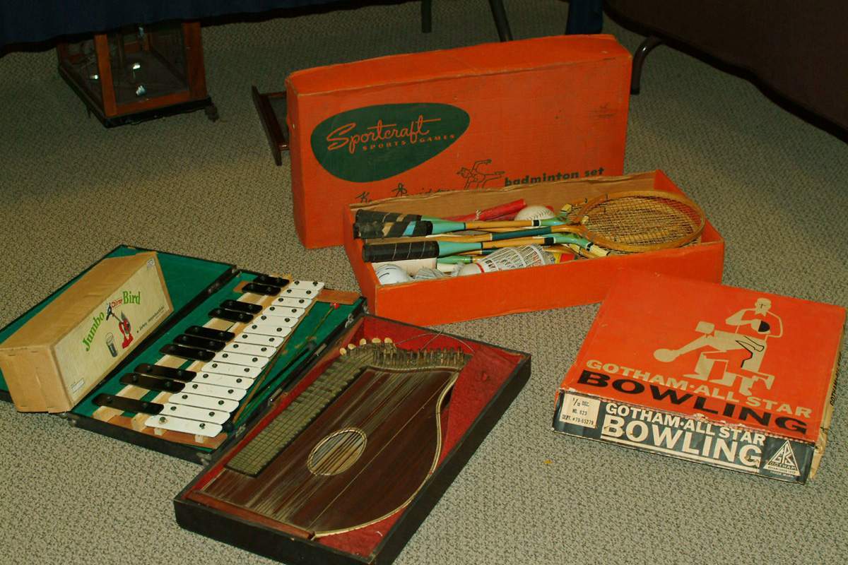 Group of Musical Instruments & Games Cottone Auctions