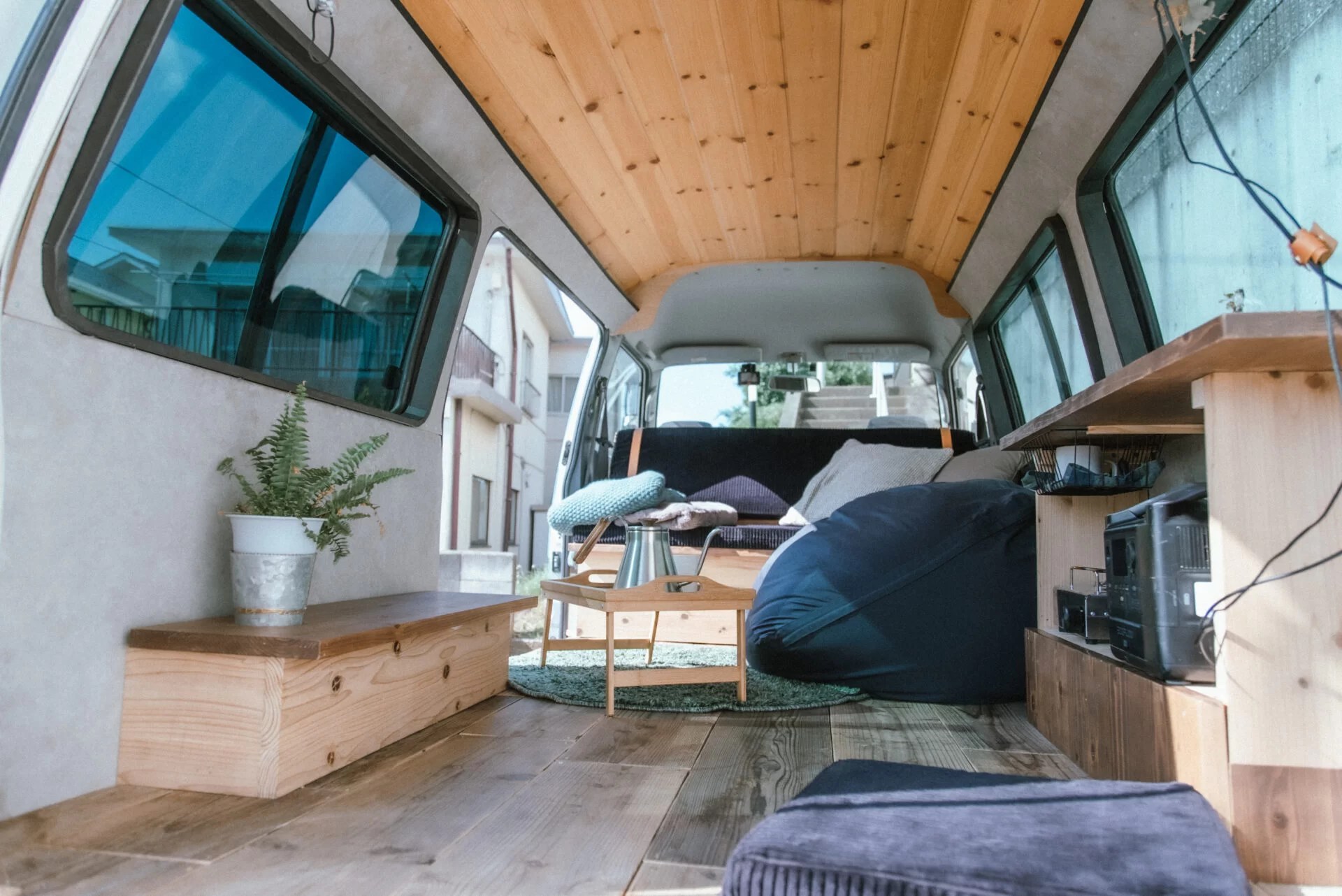 キャンピングカーに水道、本当につけるべき？メリット・デメリット 横浜でバンライフを楽しむならCouchWheels