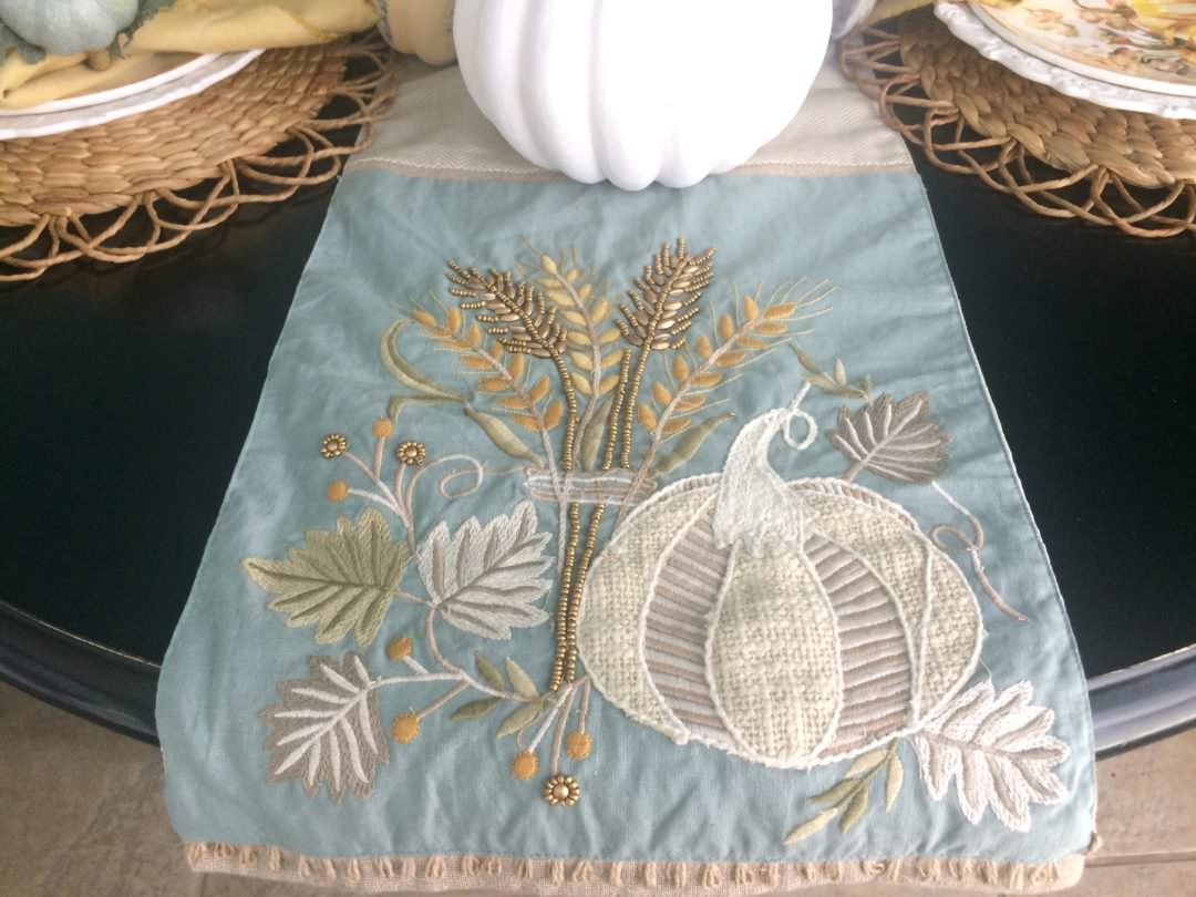 A casual fall tablescape County Road 407