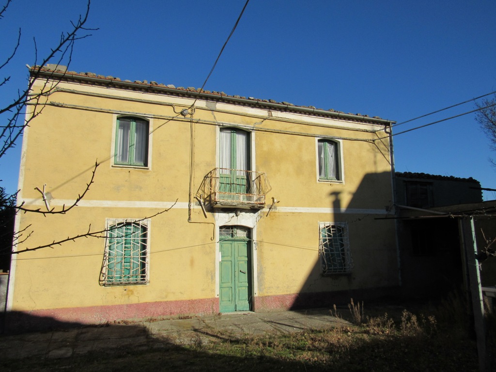 Property for sale in Roccaspinalveti Chieti Province, Abruzzo