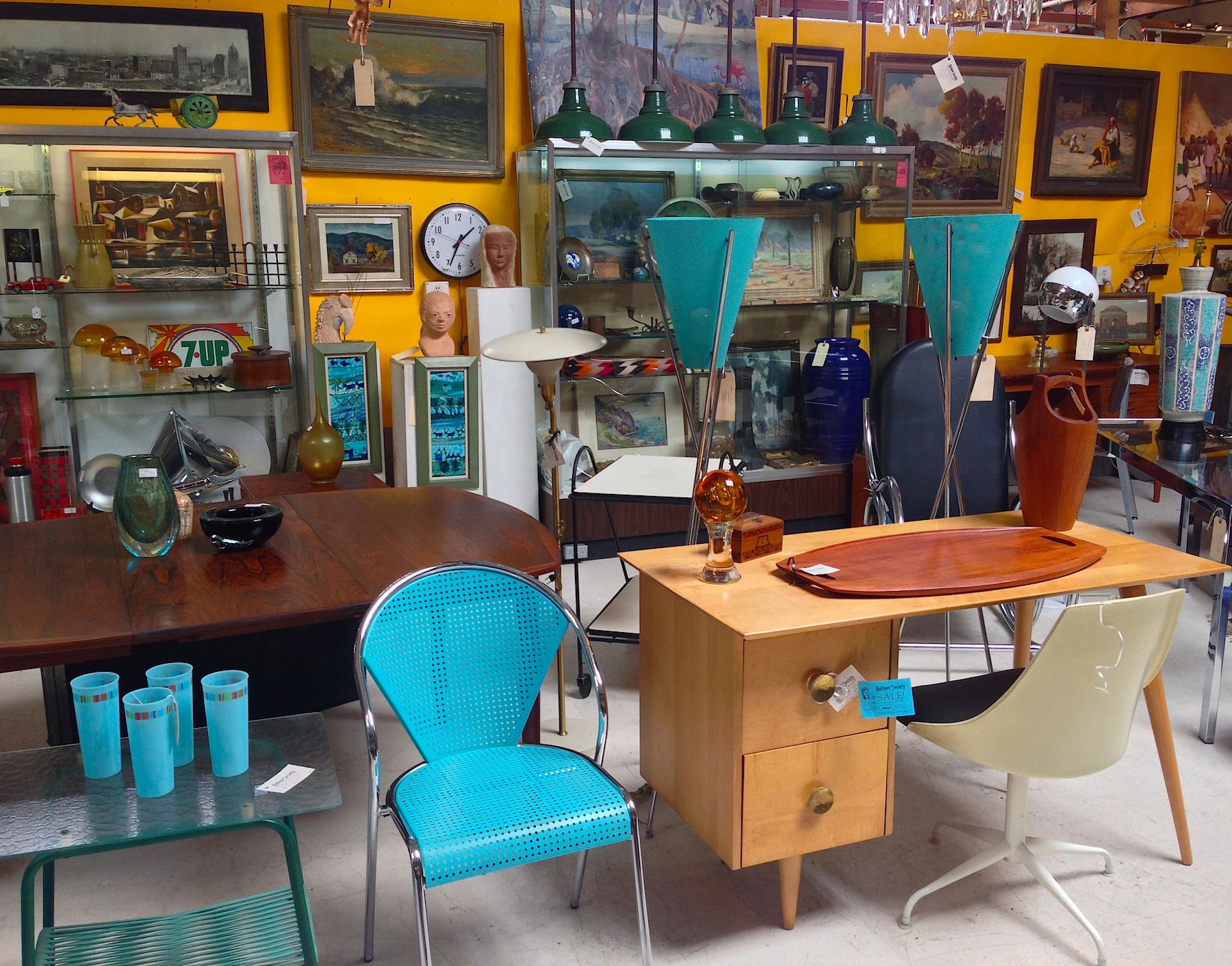 MCM2.jpeg (1800×1412) Antique booth ideas, Midcentury modern, Mid century