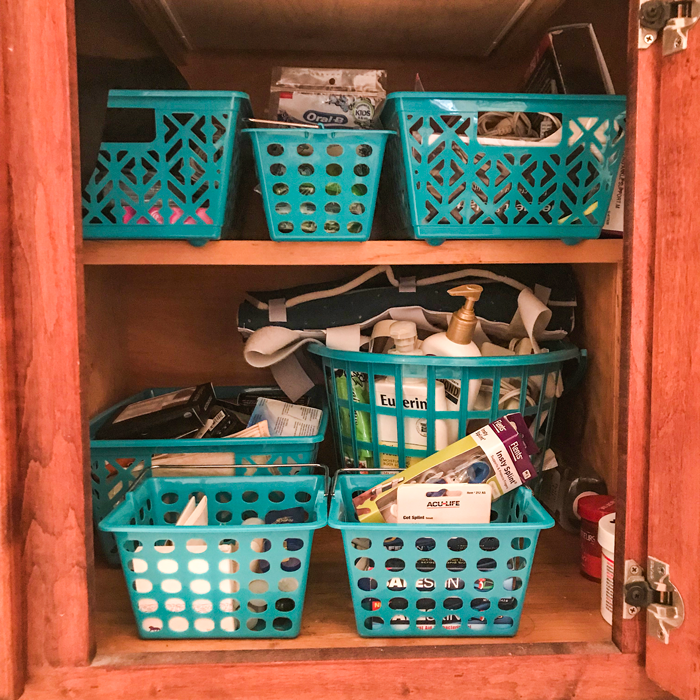 7 Inexpensive Master Bath Organization Tips!