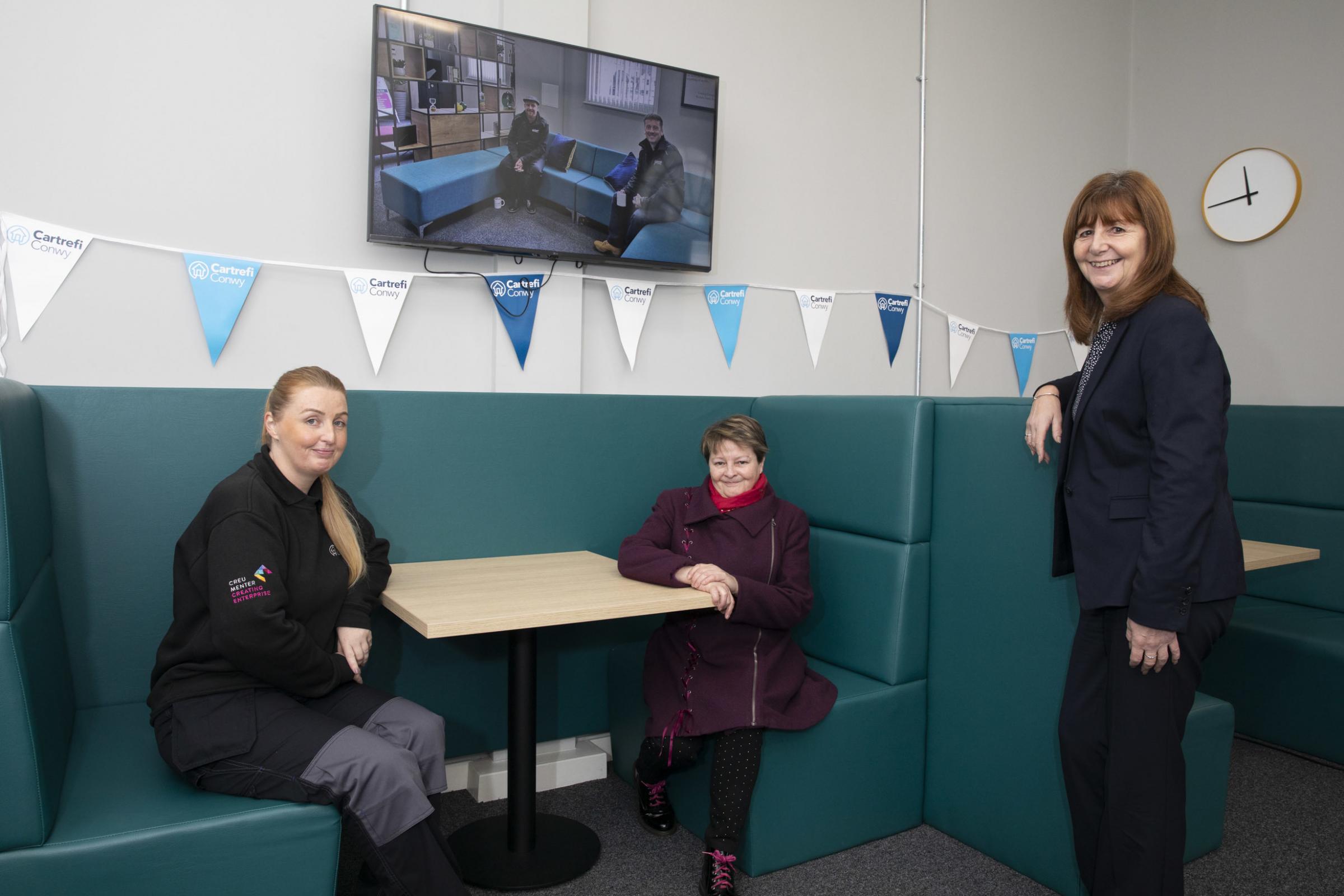 LLANDUDNO COMMUNITY HUB OFFICIALLY OPENED BY MINISTER FOR RURAL AFFAIRS